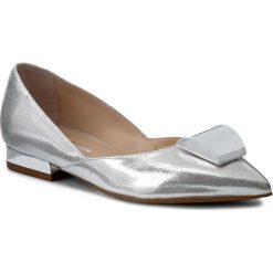 Półbuty SOLO FEMME - 46808-01-F05/000-04-00 Srebrny. Szare półbuty damskie Solo Femme, bez wzorów, ze skóry, bez obcasa, na obcasie, bez zapięcia. W wyprzedaży za 199,00 zł.