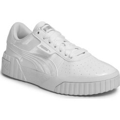 Buty PUMA - Cali Patent Jr 372528 01 Puma White/Puma White. Białe półbuty damskie Puma, bez wzorów, ze skóry ekologicznej, bez obcasa, na płaskiej podeszwie, bez zapięcia. Za 299,99 zł.