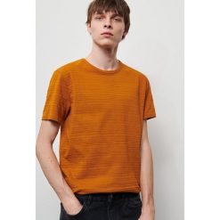 T-shirt w prążki - Brązowy. Pomarańczowe t-shirty męskie Reserved, s, bez wzorów, bez kołnierzyka. Za 49,99 zł.