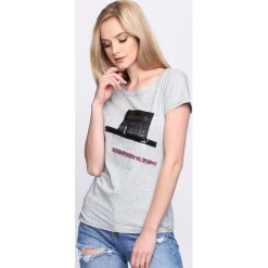 Szary T-shirt Success. Szare bluzki damskie marki Born2be, s, z nadrukiem, z okrągłym kołnierzem. Za 44,99 zł.
