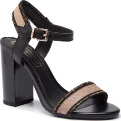 Sandały TOMMY HILFIGER - Tommy Glitter High Heeled Sandal FW0FW04004 Monrovia 716. Różowe klapki damskie TOMMY HILFIGER, bez wzorów, ze skóry ekologicznej, bez obcasa, na obcasie. W wyprzedaży za 429,00 zł.