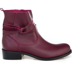 Botki - skóra naturalna - model 458 - kolor bordowy. Czerwone botki damskie Zapato, z jeansu, eleganckie, z okrągłym noskiem, bez obcasa, na płaskiej podeszwie, bez zapięcia. W wyprzedaży za 299,25 zł.