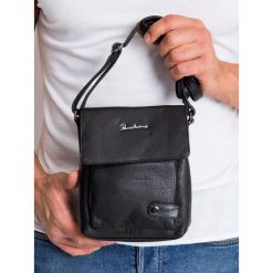 Skórzana saszetka męska torba na ramię listonoszka 012-NDM-PA BLACK. Czarne torby męskie skórzane PIERRE ANDREUS, w paski, ze skóry, eleganckie, na ramię, małe. Za 114,90 zł.