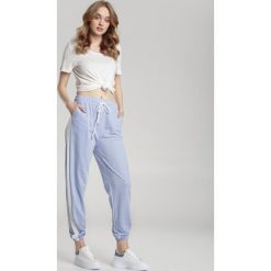Jasnoniebieskie Spodnie Feel It Coming. Niebieskie spodnie damskie Renee, xl, bez wzorów, z dresówki, długie, na fitness i siłownię. Za 59,99 zł.