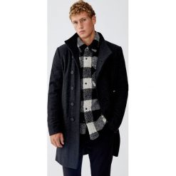 Płaszcz z flauszu z zapięciem z boku. Czarne płaszcze na zamek męskie marki Pull&Bear, m. Za 299,00 zł.