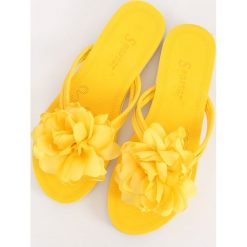 Japonki z kwiatem żółte CK103 YELLOW. Żółte klapki damskie obuwie damskie, z aplikacjami, z tkaniny, bez obcasa. Za 47,00 zł.