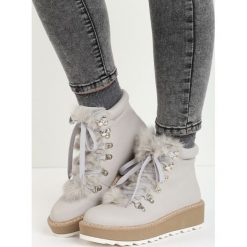 Szare Traperki Hidden Star. Szare buty zimowe damskie Born2be, z okrągłym noskiem, na płaskiej podeszwie. Za 109,99 zł.