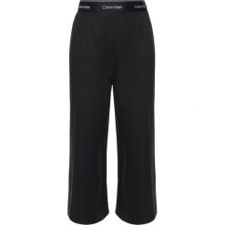 Kuloty Calvin Klein Washed Tencel Wide Leg K20K201766. Czarne spodnie damskie Calvin Klein, z lyocellu. W wyprzedaży za 379,00 zł.
