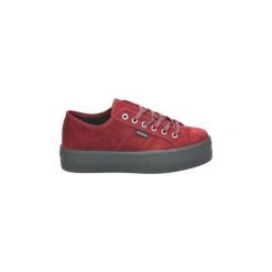 Buty Victoria 9205. Czerwone trampki i tenisówki damskie Victoria, bez wzorów, bez zapięcia. Za 197,44 zł.
