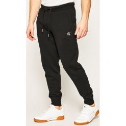 Spodnie dresowe Calvin Klein Jeans Blend Fleece J30J314674. Czarne jeansy męskie Calvin Klein Jeans, xl, bez wzorów. Za 349,00 zł.