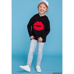 Bluza dla dziewczynki z kapturem i ustami, black. Czarne bluzy dziewczęce marki Pakamera, z aplikacjami, z długim rękawem, długie, z kapturem. Za 89,00 zł.