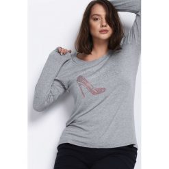 Jasnoszara Bluzka Passionate Matter. Szare bluzki damskie marki Born2be, xl, z aplikacjami, z okrągłym kołnierzem, z długim rękawem. Za 39,99 zł.