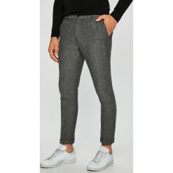 Casual Friday - Spodnie. Szare spodnie męskie Casual Friday, na co dzień, bez wzorów, z poliesteru, casualowe. W wyprzedaży za 159,90 zł.