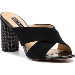 Klapki SCA'VIOLA Suede Black. Czarne klapki damskie Sca'viola, bez wzorów, ze skóry, bez obcasa, na obcasie. Za 459,00 zł.