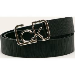 Calvin Klein - Pasek. Czarne paski damskie Calvin Klein, w paski, z poliesteru. W wyprzedaży za 159,90 zł.