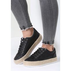 Czarne Creepersy Hot Diamond. Czarne półbuty damskie vices, z aplikacjami, ze skóry, bez obcasa, na platformie, na sznurówki. Za 59,99 zł.