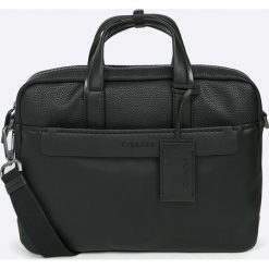 Calvin Klein - Torba. Czarne torby na laptopa marki Calvin Klein, w paski, z materiału. W wyprzedaży za 569,90 zł.