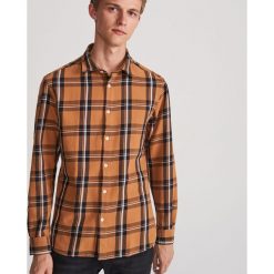 Koszula regular fit w kratę - Beżowy. Brązowe koszule męskie Reserved, s, bez wzorów, bez kołnierzyka, bez rękawów. Za 99,99 zł.