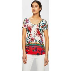 Desigual - Top. Białe bluzki damskie Desigual, s, w kwiaty, z elastanu, z okrągłym kołnierzem, z krótkim rękawem. W wyprzedaży za 129,90 zł.