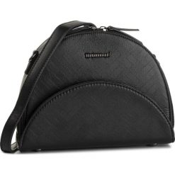 Torebka MONNARI - BAGB400-020 Black. Czarne listonoszki damskie Monnari, bez wzorów, ze skóry ekologicznej, bez dodatków. W wyprzedaży za 129,00 zł.