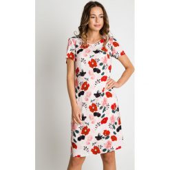 Prosta sukienka w kwiaty BIALCON. Szare sukienki damskie BIALCON, na co dzień, na lato, w kwiaty, z tkaniny, eleganckie, bez kołnierzyka, z krótkim rękawem, krótkie, mini, proste. W wyprzedaży za 223,00 zł.