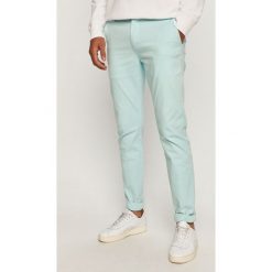 Levi's - Spodnie. Niebieskie spodnie męskie Levi's®, na co dzień, s, bez wzorów, z elastanu. Za 319,90 zł.