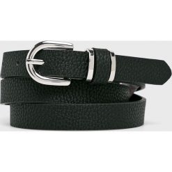 Pieces - Pasek. Czarne paski damskie marki Pieces, w paski, z poliesteru. W wyprzedaży za 39,90 zł.