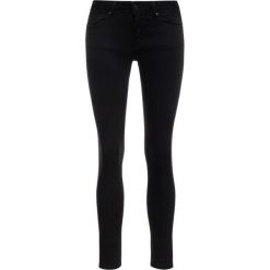 Jeansy Slim Fit Pepe Jeans Lola PL201073WE88. Czarne jeansy damskie Pepe Jeans. W wyprzedaży za 189,00 zł.