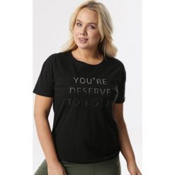 Czarny T-shirt Saphalirea. Czarne bluzki damskie Born2be, xl, z napisami, z okrągłym kołnierzem. Za 49,99 zł.