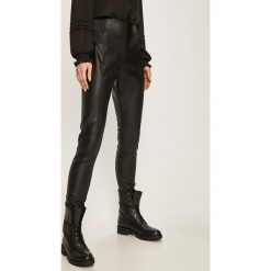 Glamorous - Legginsy. Czarne spodnie damskie Glamorous, s, bez wzorów, z poliesteru, casualowe. W wyprzedaży za 139,90 zł.
