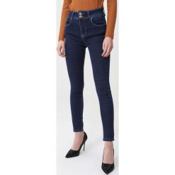 Granatowe Jeansy Hey Trouble. Niebieskie jeansy damskie Born2be, z jeansu. Za 89,99 zł.