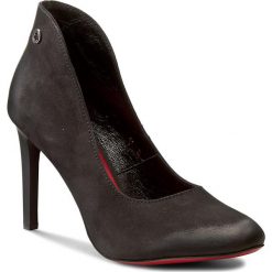 Szpilki CARINII - B3797 360-000-PSK-A92. Czarne szpilki marki Carinii, bez wzorów, ze skóry, eleganckie, bez obcasa, na obcasie, bez zapięcia. W wyprzedaży za 219,00 zł.