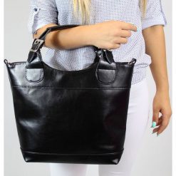Torebka skórzana elegancki kuferek DAN-A T195 czarna - Czarny. Czarne kuferki damskie DAN-A, bez wzorów, ze skóry, eleganckie, bez dodatków. Za 289,99 zł.