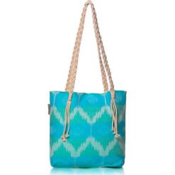Torba plażowa "Ripple" w kolorze błękitno-zielonym - 40 x 50 cm. Niebieskie torby damskie na zakupy marki Begonville, z bawełny. W wyprzedaży za 108,95 zł.