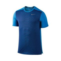 Nike DRI-FIT RACING PR SS, 10 | URUCHOMIENIE | MĘŻCZYZNA | TOP Z KRÓTKIM RĘKAWEM | LT ZDJĘCIE NIEBIESKI / ODBLASKOWY SILV | L. Niebieskie koszulki męskie Nike, m, bez wzorów, bez kołnierzyka, z krótkim rękawem, krótkie, do biegania, dri-fit (nike). W wyprzedaży za 246,24 zł.