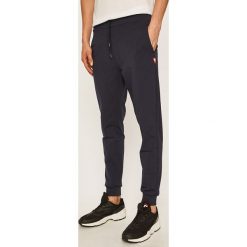 Guess Jeans - Spodnie. Czarne spodnie męskie Guess Jeans, xl, z aplikacjami, z elastanu. W wyprzedaży za 299,90 zł.