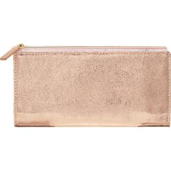 Portfele damskie: Cath Kidston LARGE FOLDED CARD PURSE Portfel gold