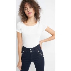 T-shirt z krótkim rękawkiem. Czarne t-shirty damskie marki Orsay, xs, z dzianiny. Za 24,99 zł.