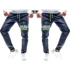 Spodnie joggery męskie czarne Recea. Czarne spodnie męskie Recea, s, z nadrukiem, z bawełny. Za 79,99 zł.