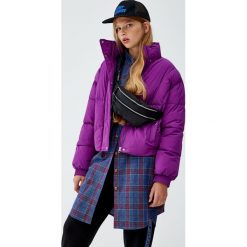 Różowa kurtka pikowana. Fioletowe kurtki damskie marki Pull&Bear, bez wzorów, bez kaptura. Za 139,00 zł.