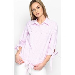 Różowa Koszula Stripy Pearled. Różowe koszule damskie Born2be, na imprezę, s, w paski, klasyczne, z klasycznym kołnierzykiem, bez rękawów. Za 39,99 zł.