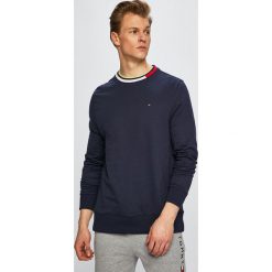 Tommy Hilfiger - Bluza. Niebieskie bluzy męskie TOMMY HILFIGER, m, z nadrukiem, z bawełny, z okrągłym kołnierzem, bez rękawów, bez kaptura. W wyprzedaży za 219,90 zł.