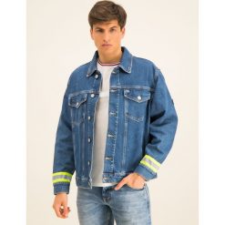 Kurtka jeansowa Tommy Jeans Oversized Denim Trucker DM0DM07596. Niebieskie kurtki męskie Tommy Jeans, m, bez wzorów, z jeansu, bez kaptura. W wyprzedaży za 329,00 zł.