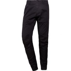 C.P. Company PANTS Chinosy navy. Niebieskie chinosy męskie marki C.P. Company, m, z elastanu. W wyprzedaży za 599,25 zł.