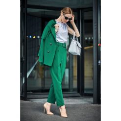 Spodnie z paskiem wysoki stan s124. Zielone spodnie z wysokim stanem Style, z haftami. Za 139,00 zł.