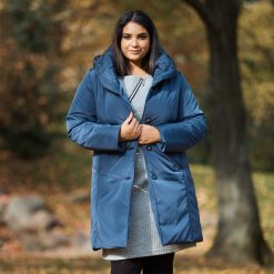 Ciepły granatowy płaszcz z kapturem duże rozmiary XXL. Niebieskie płaszcze damskie Moda Size Plus Iwanek, na zimę, xxl, bez wzorów, z poliesteru. Za 329,00 zł.
