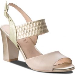Sandały CAPRICE - 9-28304-20 Beige Multi 403. Brązowe klapki damskie Caprice, z nubiku. W wyprzedaży za 179,00 zł.