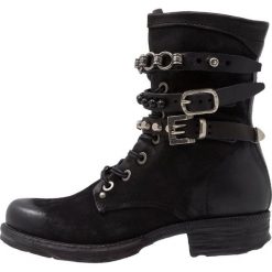 A.S.98 Botki kowbojki i motocyklowe nero. Czarne botki damskie marki A.S.98, ze skóry, bez obcasa, na sznurówki. Za 1029,00 zł.