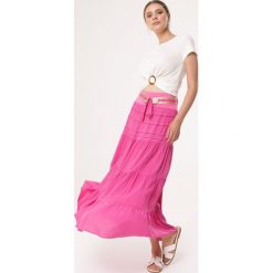 Fuksjowa Spódnica Moldable. Spódniczki damskie Born2be, na co dzień, s, bez wzorów, maxi, rozkloszowane. Za 59,99 zł.