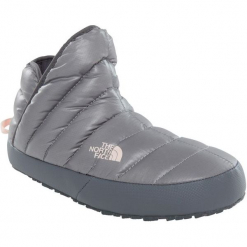 The North Face Kapcie W Thermoball Traction Bootie Shiny Frost Gre 40. Szare kapcie damskie marki The North Face, z gumy. W wyprzedaży za 159,00 zł.